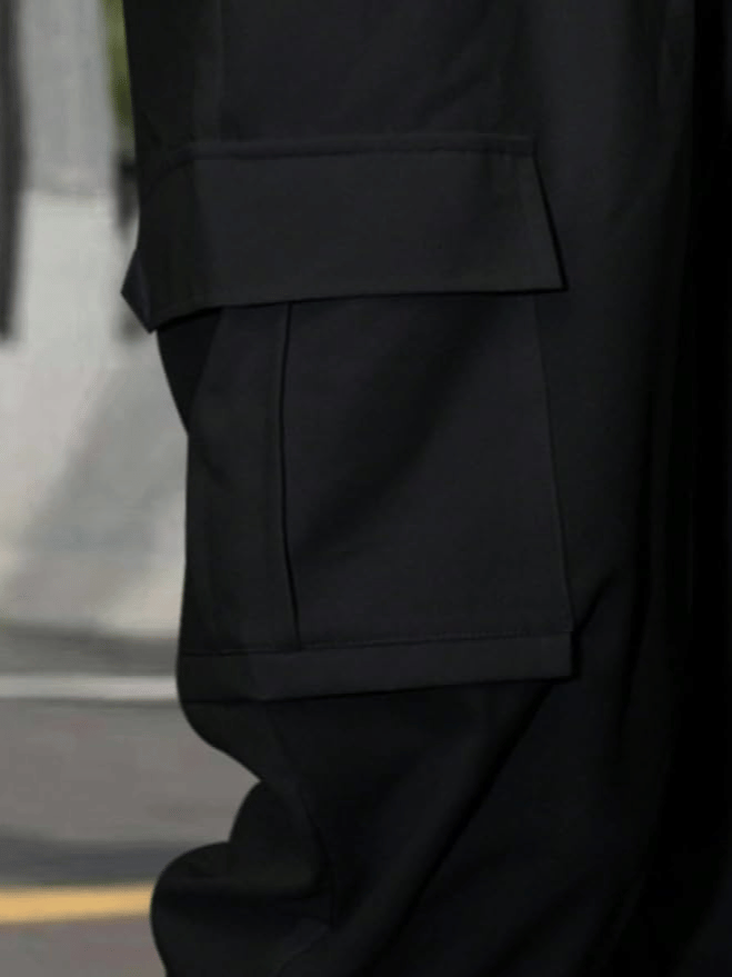 Relaxed Fit Black Cargo Pants